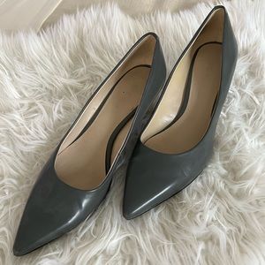 Kitten heel gray pumps